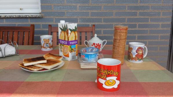 SheilaJuarezz's tweet photo. Buenos días, a desayunar @martaaGomezL #fonteta http://t.co/KdbzhqXpvJ