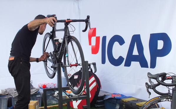 A mixture of nerves and excitement at Sign On.. Early night tonight! ow.ly/ygqnI #L2P2014 #cycling