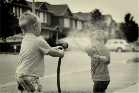 Çocukken çok acayip güçlerimiz vardı ; Üç deyince her şeyi yapabilirdik. .