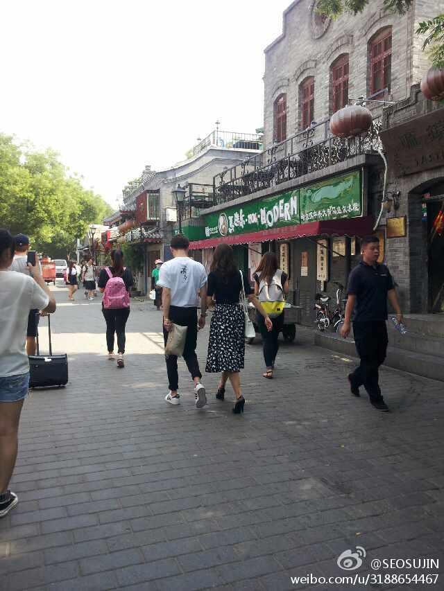 Bq_AK_7CIAAxJ0A.jpg:large