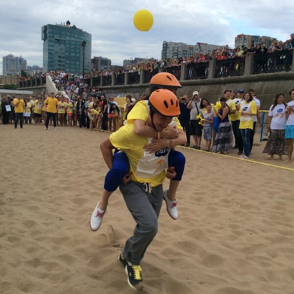 kpspeccorr's tweet image. Побежали! Алексей Ягудин и Сати Казанова пробежали дистанцию за 50 секунд. Не самый лучший результат))))) #specco...