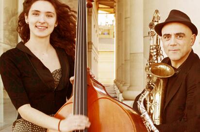 vadeswing's tweet photo. Tonite tindrem a @joanchamorro i @MagaliDatzira a les 22h a Va de Swing http://t.co/yGraLaaLcP o 103.2FM @sants3radio http://t.co/FS60CaeMk3