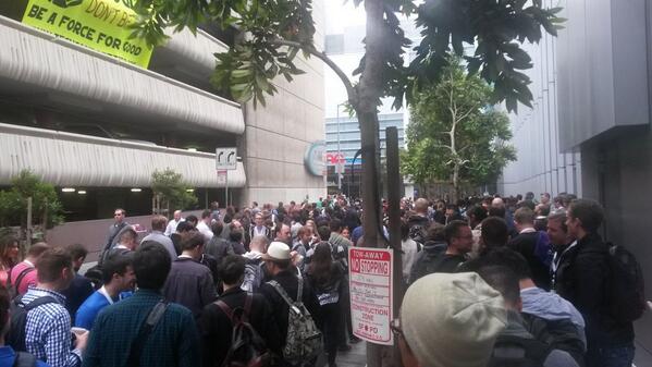 #io14 очередь на вход опоясала Moscone Center 3 раза! О_О