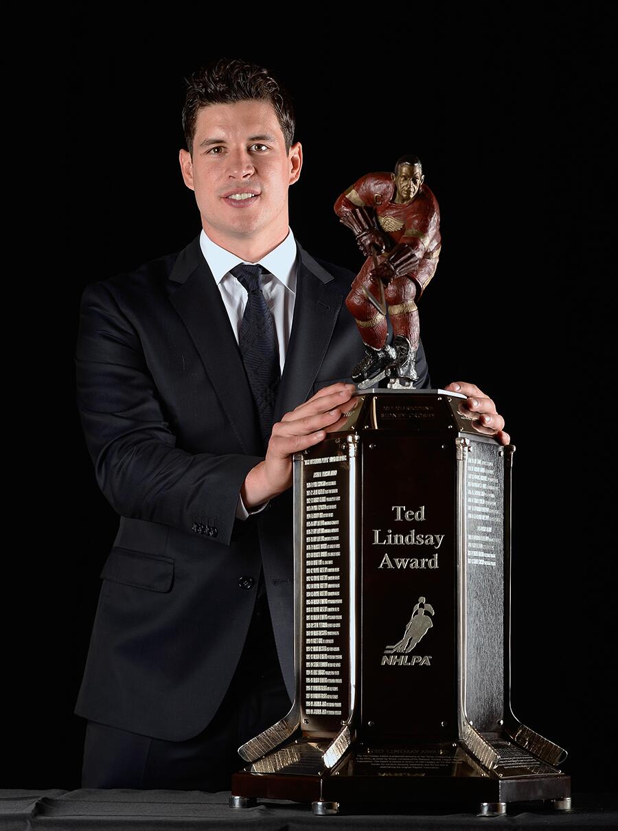 NHLPA on Twitter: "PHOTO: 2013-14 Ted Lindsay Award recipient, Sidney  Crosby, poses with the trophy at the #NHLAwards. http://t.co/aVXJfUC1UE" /  Twitter