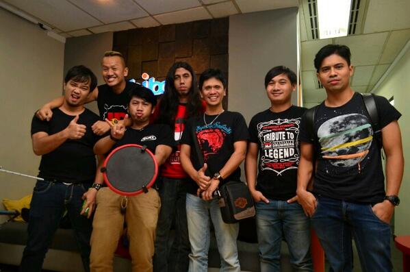 itu ada ka <a href="/adev_chudaiva/">Adev Chudaiva</a> RT <a href="/sandyPASBand/">sandy andarusman</a>: kami drummer Indonesia berjanjiiii ”