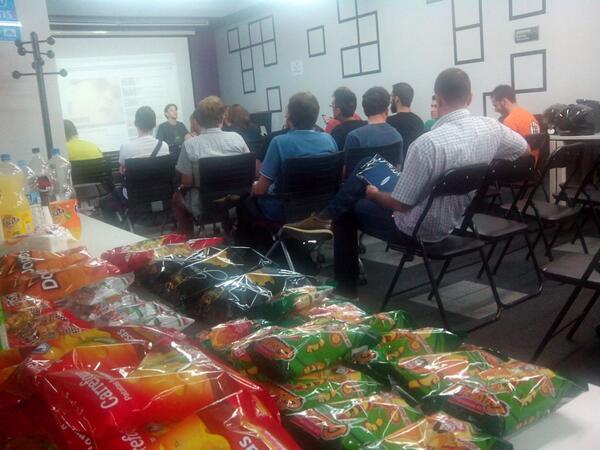 javiyuca's tweet image. Todo listo para el Google I/O keynote con @gdgmadrid en #MadridOnRails