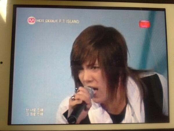 ftisland671's tweet photo. @skullhong 오빠ㅋㅋㅋ오랜만에 핫데뷔무대보고있어요 되게풋풋하네요? http://t.co/WQQ0mM3d2P