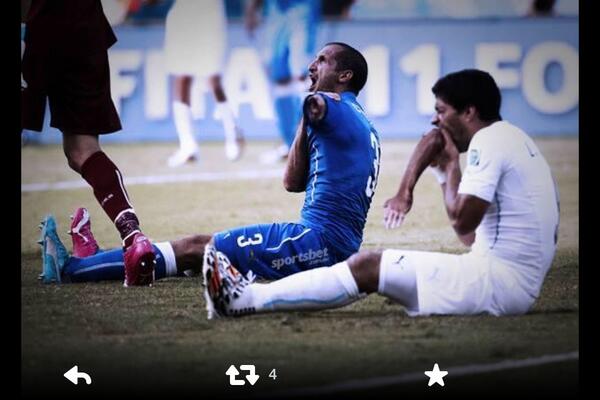 T_BERT89's tweet photo. Hahaha #Suarez http://t.co/19B0kmpDby
