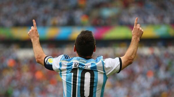 FootballFunnys's tweet photo. RETWEET if you think Messi is world's best player at the moment. http://t.co/JbK11Li0MH