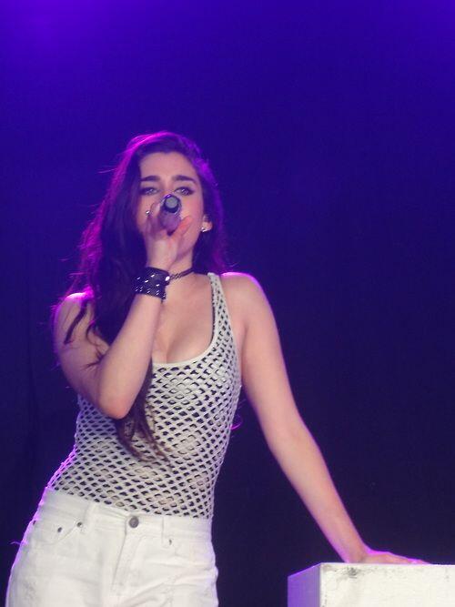 dianaroch's tweet image. #WCW mah love @LaurenJauregui 😍😍😍   #12DaysTill5HBOSS #PreOrder5HBOSS smarturl.it/5HBOSS