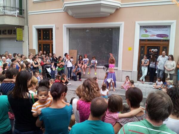 mireiasola's tweet photo. Banjara Studio col.laborant amb el @Barriraval! #barris http://t.co/htPbhAmblg