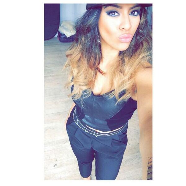 dianaroch's tweet image. Oi limites, onde vocês se encontram?

#12DaysTill5HBOSS #PreOrder5HBOSS smarturl.it/5HBOSS

 🌚