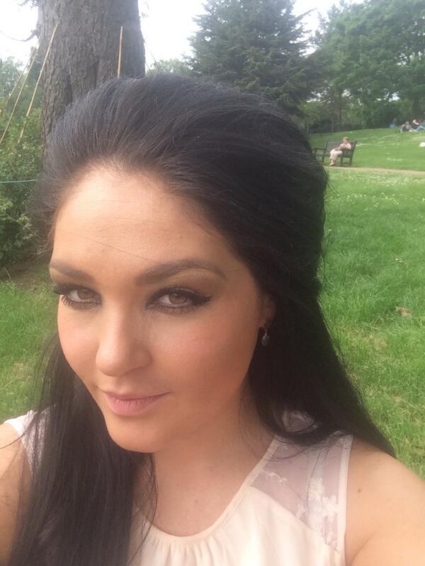 simone24's tweet image. Hyde park picnic #summer