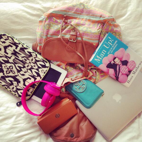 My #travelessentials yesterday as I #jetsetted from #MIAMItoBOSTON👌✈️ #carryonessentials What's in yours?? @helloross