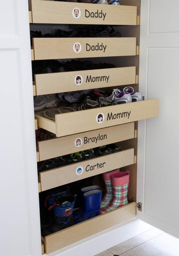 gina_fender's tweet photo. This is a fantastic idea! #mudroom #houseidea 👟👠👢 http://t.co/4bd9TnKc4G
