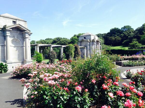 ApiDublin's tweet image. Another glorious day in Dublin! Wish you were here? Why not#studyabroad #apiDublin #WarMemorialGardens #HiddenDublin