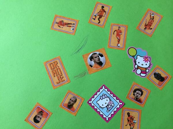 De opstelling van Oranje volgens mijn dochter. Hoe leg ik uit dat Hello Kitty niet is geselecteerd door Louis?