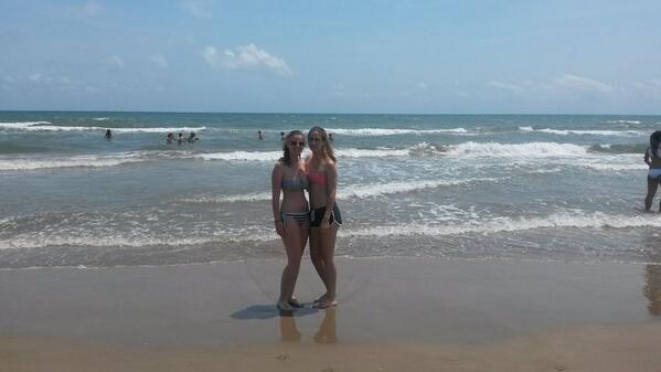 amorgol's tweet photo. Hoy el dia va de playa @lauracortinas95 pero nos falta @MartaGolfe http://t.co/nNk7T5iq2n