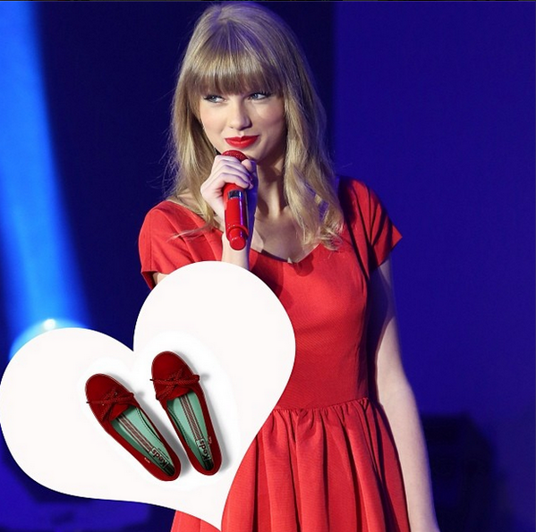 KedsPH's tweet photo. @taylorswift13 knows you can never go wrong with RED. #LongLiveREDTour http://t.co/fSLzazQxp9
