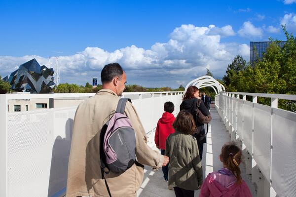 Passerelle d'accès Parc - Hôtel du Futuroscope - Page 4 BqaRecfCMAAwftp