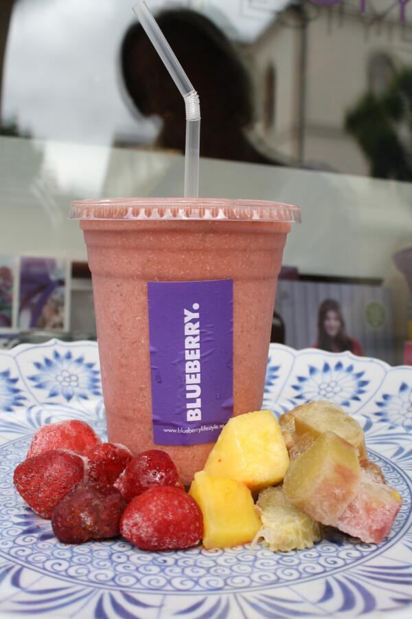 BlueberryLife's tweet photo. Summer Sensation Charity Smoothie. 5 kr per smoothie går till We Care- Nepal. #charity #smoothie #healthy #WeCare http://t.co/g64up1BjRq