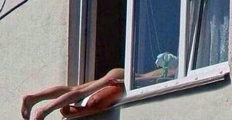 La_Antonias's tweet photo. Como no tengo ni piscina ni playa, po tomo er sol en la ventana. http://t.co/hUGJnPAOd2
