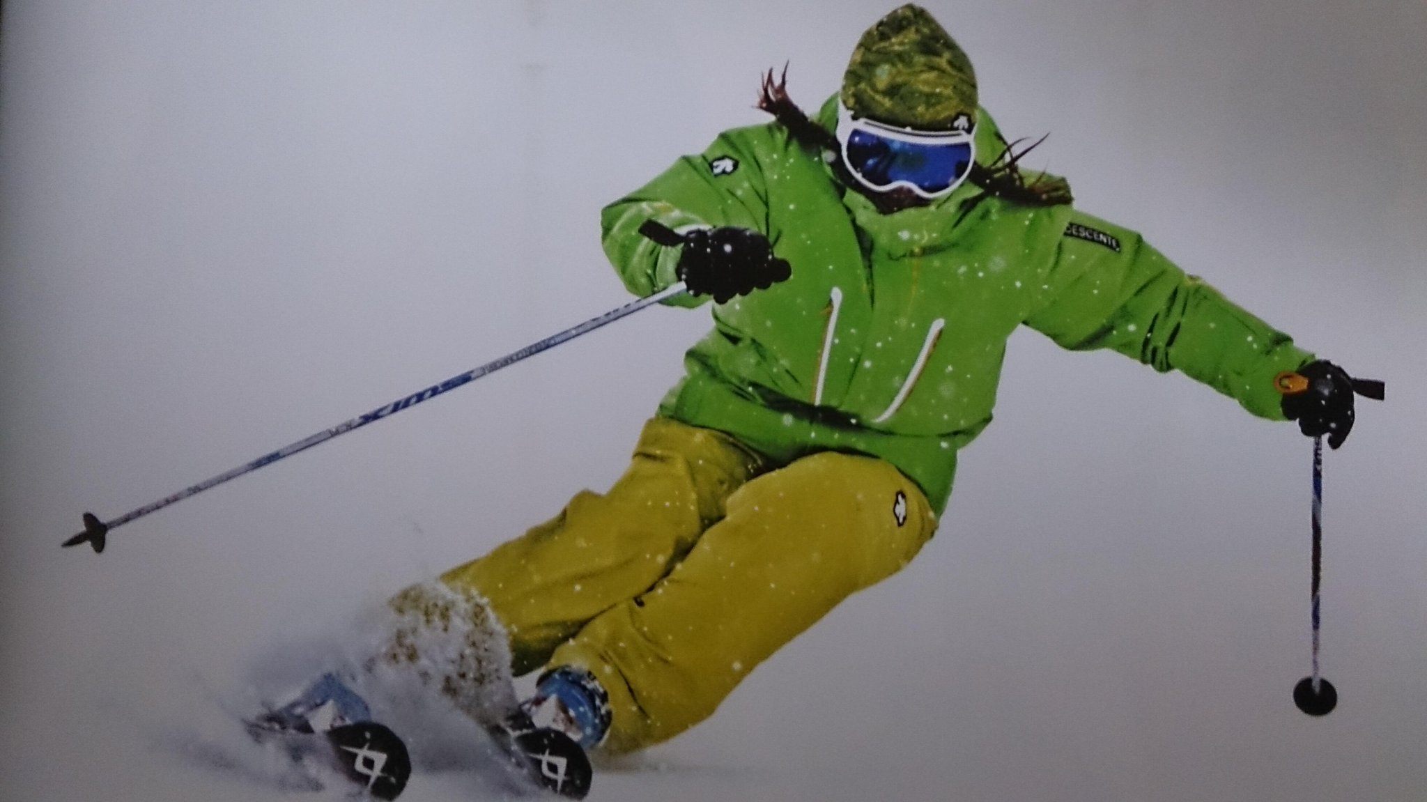 埼玉大学フリューゲル基礎スキークラブ １年生のチームウェアが決まりました 写真のモデルはナショナルデモンストレーターの 金子あゆみ選手です Http T Co Kmog74jssv