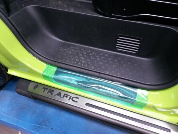 Introductie van het accessoire 'Pack Protection' op de #Renault_NL #Trafic Een combi van: design én functionaliteit.