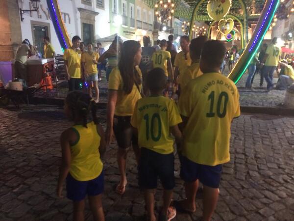 Wenn nur die Nummer 10 zählt und Verkaufsrenner ist! 
Die Hoffnungen eines großen Volkes ruhen auf dem jungen Neymar.