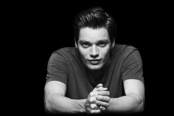 ajtappia's tweet photo. @DomSherwood1 by us for the new issue of @thegentsjournal ,styling by @HollyMacnaghten,OUT NOW!  #dominicsherwood http://t.co/MxOJ9yrTM8