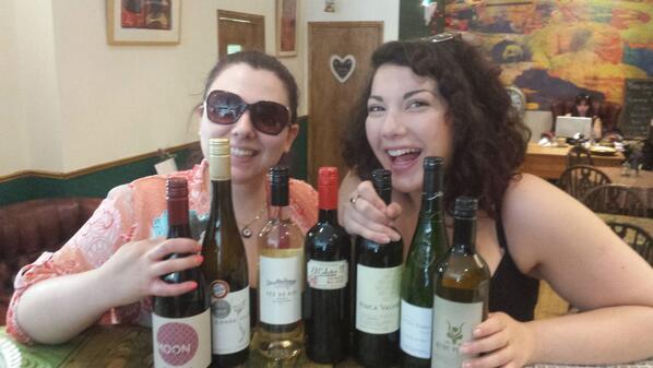 BirdieNumNumsNX's tweet photo. Birdies got booooze!! COME ON IN! http://t.co/bqiH7XNgoq