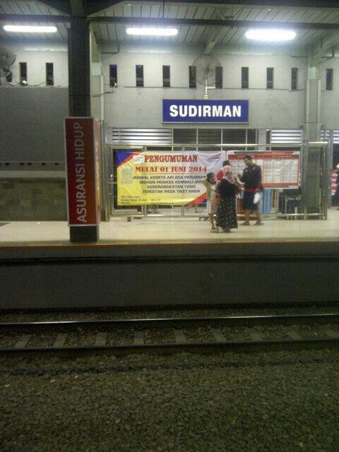 ulisimbolon's tweet photo. Train coming so late... :( http://t.co/WUbNDEiYiu