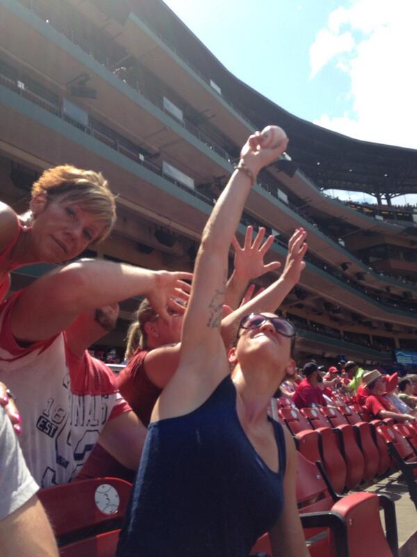How it SHOULDA gone down #stlcards #narrowescapefromfoulball