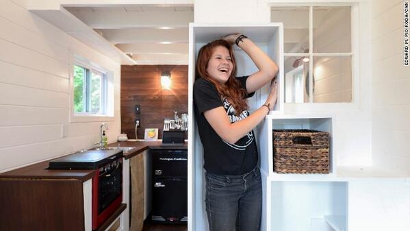 Remember the teen who built a tiny house? She's <a href="/WhiteHouse/">The White House</a> #MakerFaire today! cnn.it/1pfYHbg #NationOfMakers
