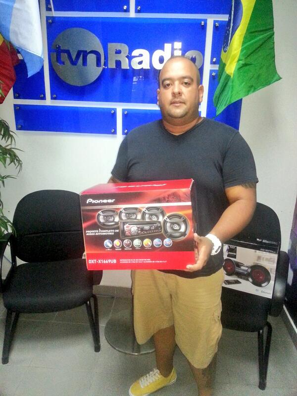 Aquí vemos a <a href="/junier0310/">✨Junier✨</a> con su nuevo equipo de sonido para auto, ganador de la promo #GraciasPapaPor / Felicidades.