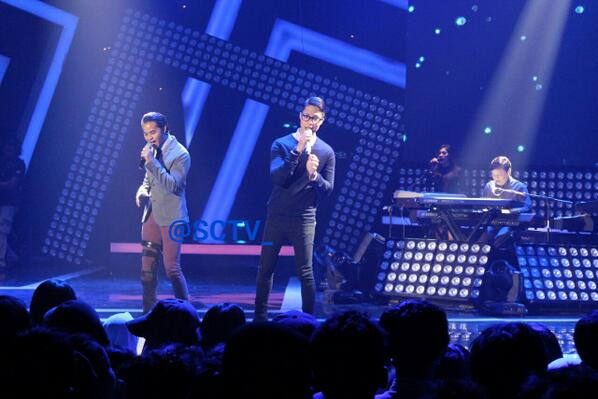 SCTV's tweet photo. Lagu pertama di konser launching album @yovieandnuno #StillTheOne http://t.co/yfXmGgoZER
