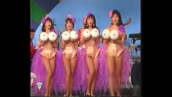 "A guanyar diners
one esta, one esta,
a guanyar diners..."
#ElShowDeJoanMonleon
#Mitico
#CanalNou