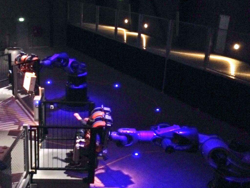 BqbFjHoIQAAD_Ru.jpg:large