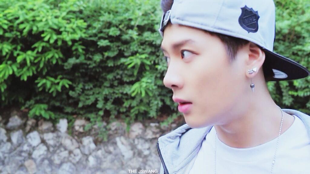 BqbFrp6CcAAj4j7.jpg:large