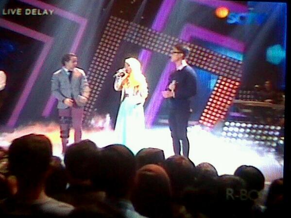 Fatinistic_BTM's tweet photo. Fatin & Yovie and Nuno #LaunchStillTheOneWithFatin http://t.co/hADJV2hBmf