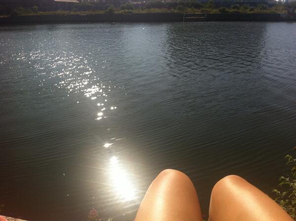 Cath_pinklady's tweet photo. On the ledge sunbathing☀️👙 #BestofDublin #dontlookdown http://t.co/SlcFwZoKqA