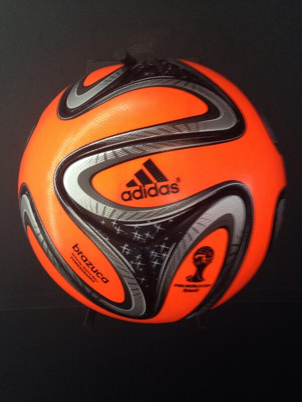 Bovano's tweet image. Bijzonder marketingfeit: dít is de bal waarmee gespeeld zal worden, mocht het in Brazilië gaan sneeuwen!