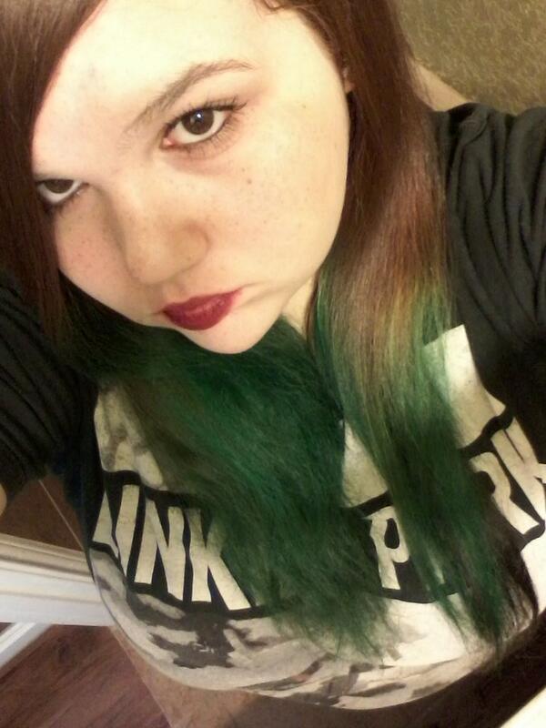 bride_brie's tweet photo. Love my new hair color lol http://t.co/tukTgAP2W7