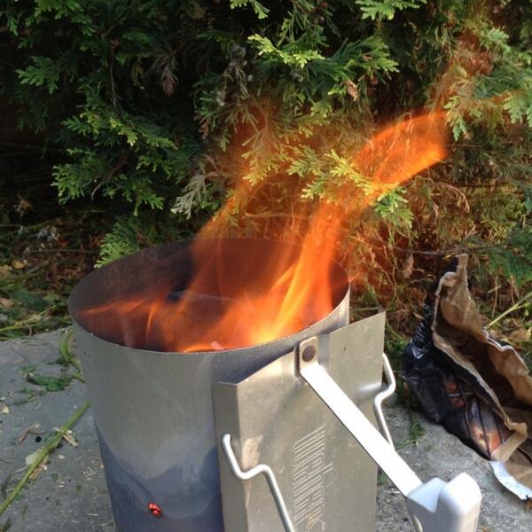 seges's tweet photo. Firemná grilovačka. Loading... #seges #life #party http://t.co/YI5j056c44