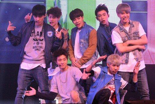 allkpop's tweet photo. GOT7 deny that they feel a rivalry with WINNER + reveal 2PM to be their role model http://t.co/zra2kWdNNb http://t.co/Gmloz1Hyv8