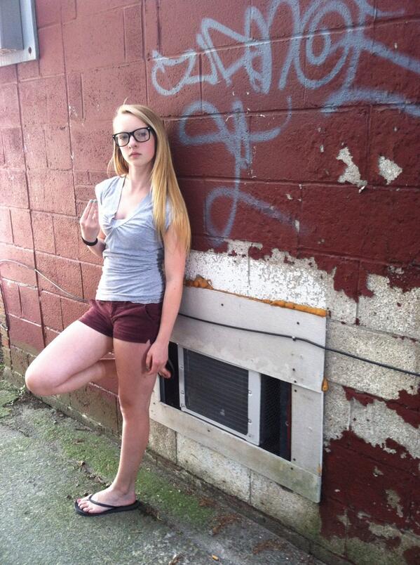 MegDirectioner2's tweet image. Jut chilling in an alley, nbd P.C @alaina_moran16