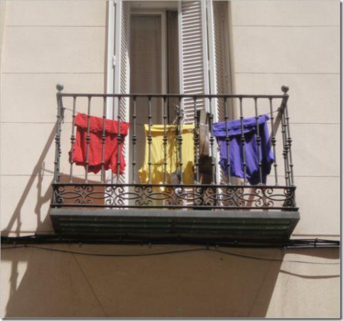 El gobierno prohíbe exhibir banderas republicanas? Tranqui. El ingenio supera al fascismo #DaLaEspaldaaLaCorona