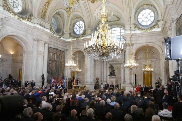 ElRey_FelipeVI's tweet photo. El Rey firmó la Ley Orgánica de Abdicación (documento rubricado) http://t.co/EcB9SPuKzn … http://t.co/1CJOqA7h1x