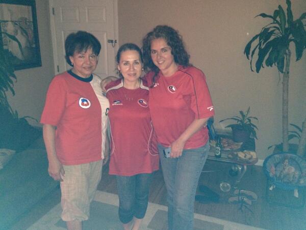 pame3540's tweet photo. Ya reunidos en New Jersey para ver triunfar a nuestro Chile!!!!! http://t.co/RYzIVdiysm