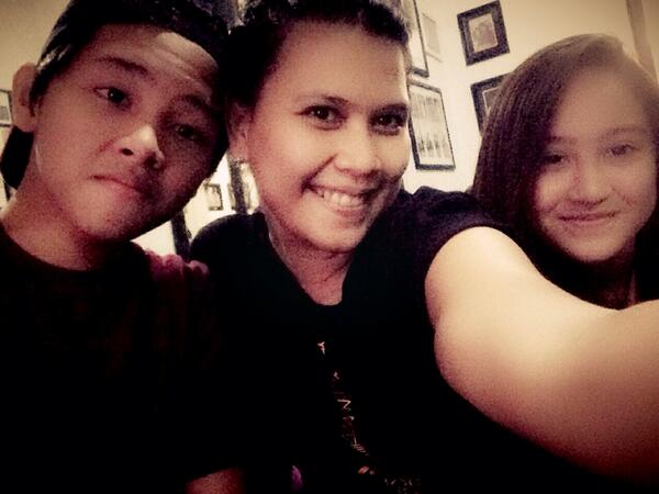 SLkendari_'s tweet photo. “@Ocha_Simb: With unyu2 couple @AlvaroMaldini1 @salshaabilaa http://t.co/IRwc2hxy5l”